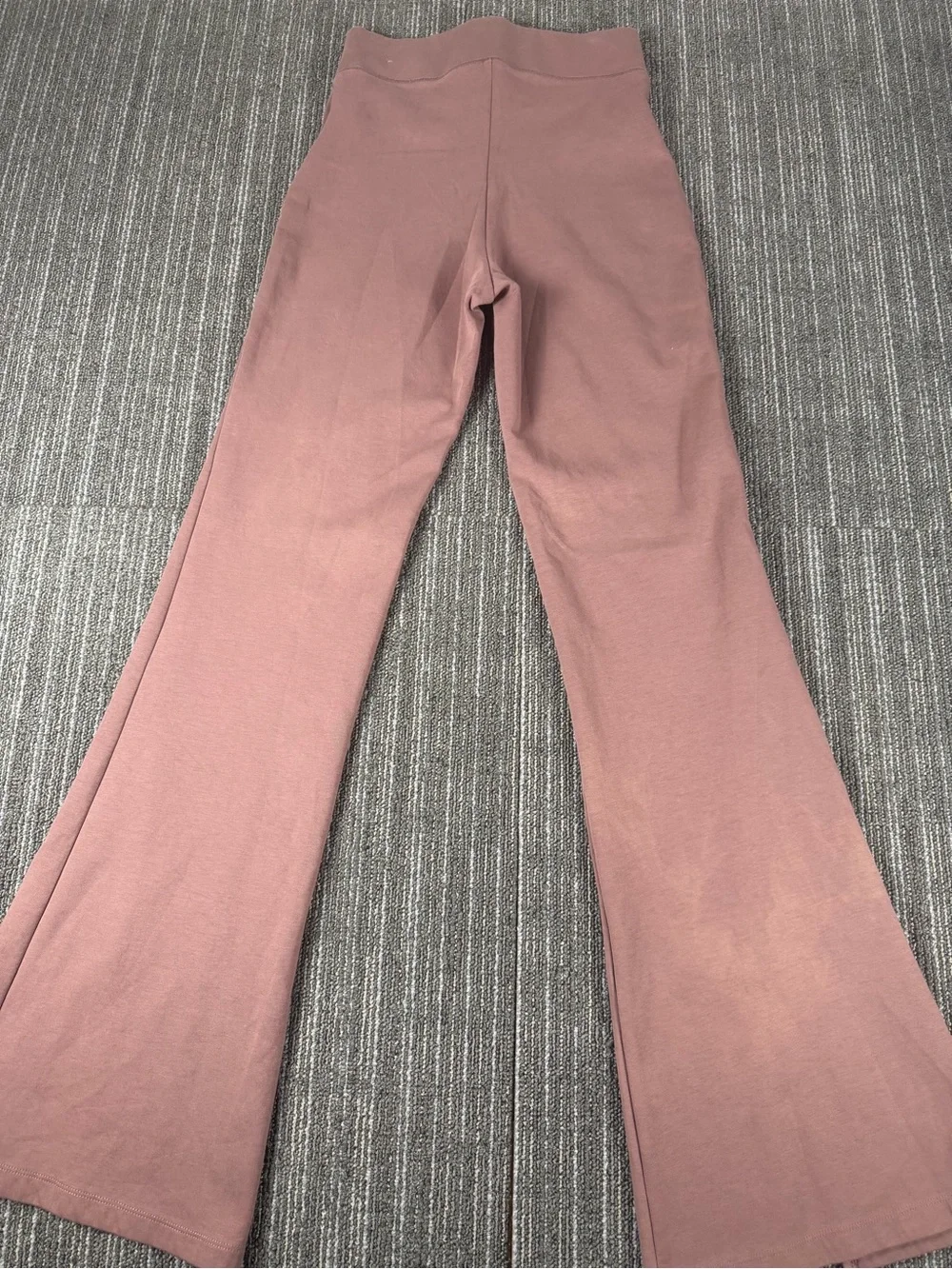 Nike Mauve Flare Leggings with High-Rise Waist Size S Split Hem